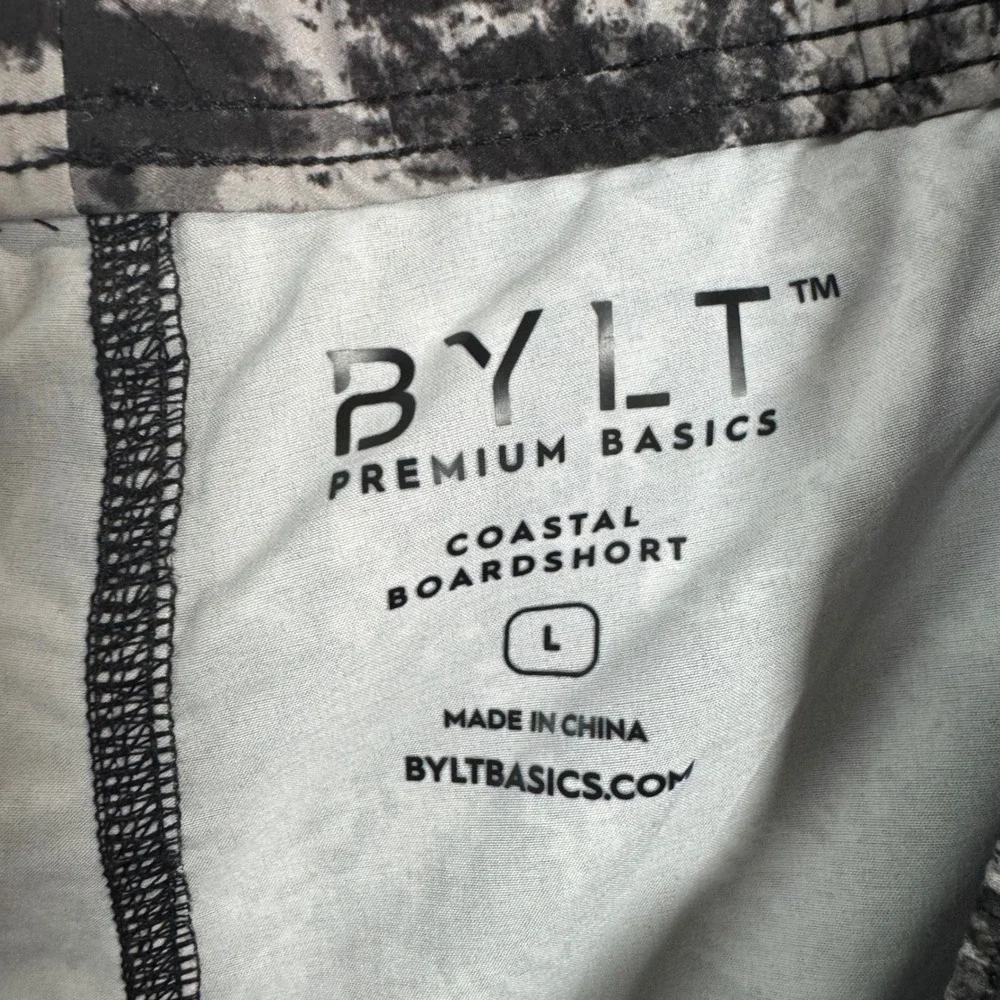 BYLT Premium Basics Coastal Boardshort Mens L 7in Black Tiger Dye Dark Active